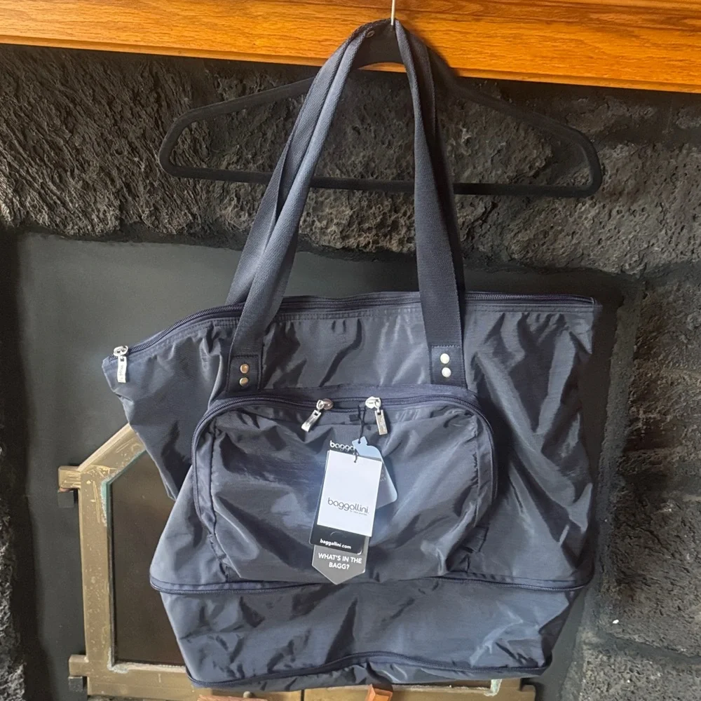 Baggallini NWT navy travel bag expandable